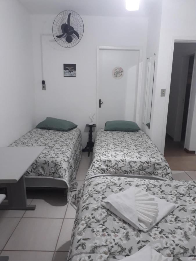 Apartamentos Por Diaria Av Domingos De Almeida 펠로타스 외부 사진